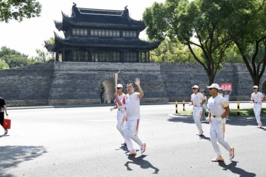 笑臉與熱情刷屏！這名火炬手是景興人！