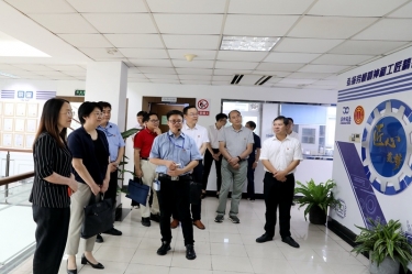 2020年7月14日，時(shí)任浙江省總工會(huì)黨組成員、副主席張衛(wèi)華一行蒞臨景興紙業(yè)調(diào)研推進(jìn)新時(shí)代產(chǎn)業(yè)工人隊(duì)伍建設(shè)改革工作