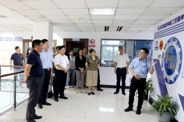 2020年7月29日，時(shí)任浙江省政協(xié)常委、社法委副主任、省總工會(huì)副主席、一級(jí)巡視員董建偉蒞臨景興紙業(yè)調(diào)研新時(shí)代工匠培育工作